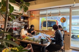 お仕事仲間と楽しく『オリジナルリースづくり』♪