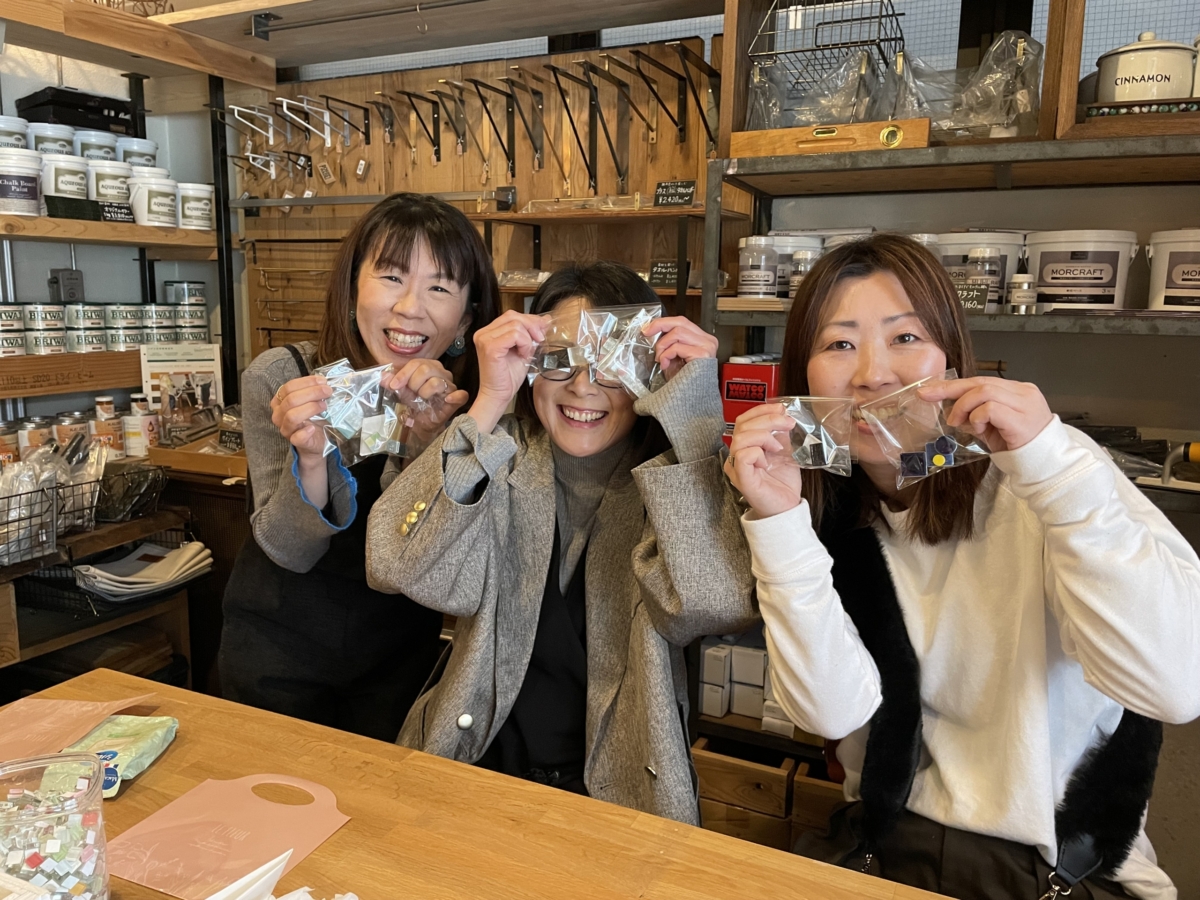 タイルでつくる箸置き,ヘアアクセサリー,タイルマグネット，京都体験，京都遊び場，DIY体験京都