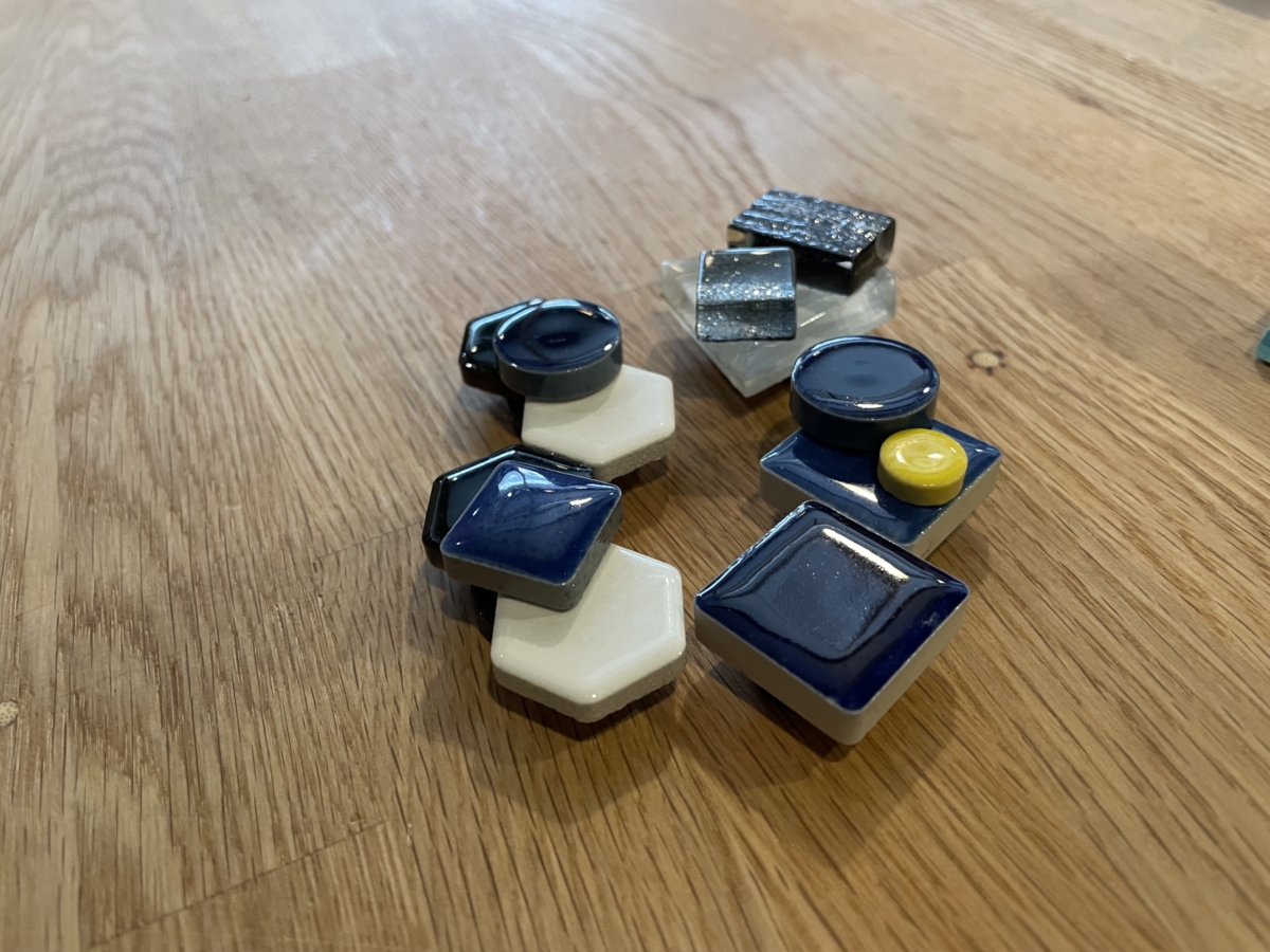 タイルでつくる箸置き,ヘアアクセサリー,タイルマグネット，京都体験，京都遊び場，DIY体験京都