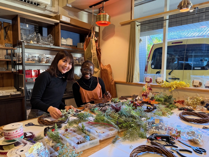 お友達とクリスマスリースづくり☆