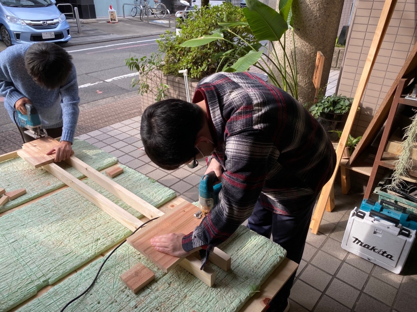男子会で「カッティングボード」づくり(*^^)v