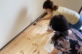 【出張DIYサポート】　床塗りDIY作業