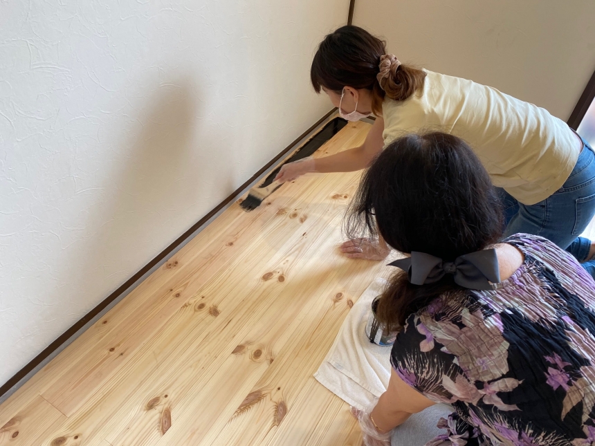 【出張DIYサポート】　床塗りDIY作業